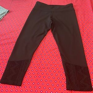 Leggings are black , brand is CALI sport and size small.